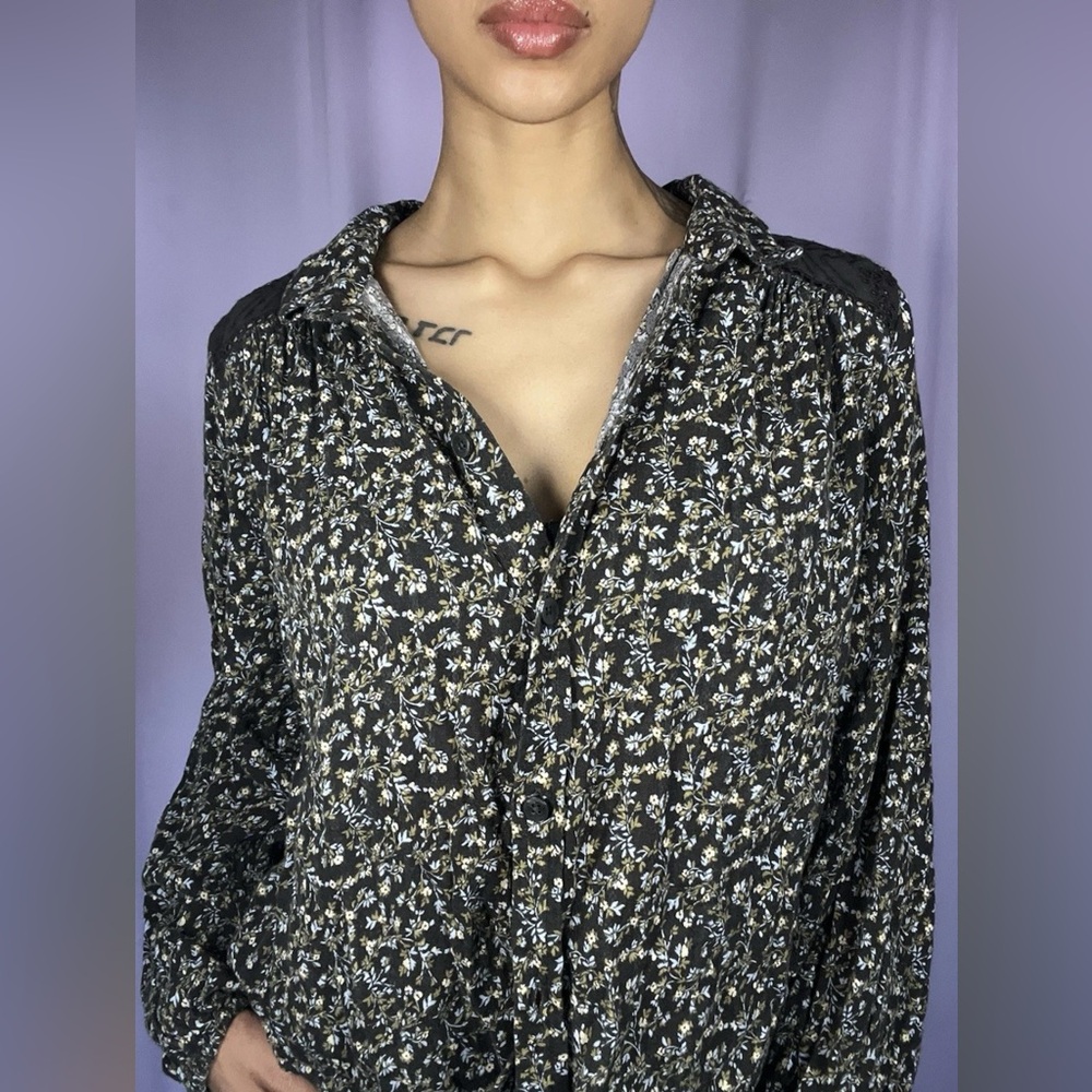 American Eagle Dark Olive Floral Button Down Blouse Womens Size M Lace Prairie